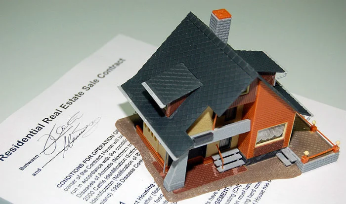 Signing Contracts When Buying A House