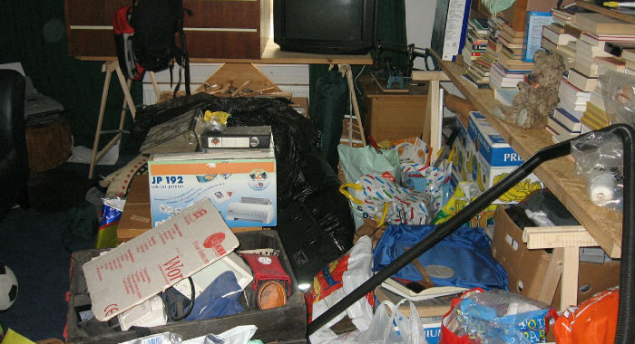 Untidy Room Puts Off Home Buyers